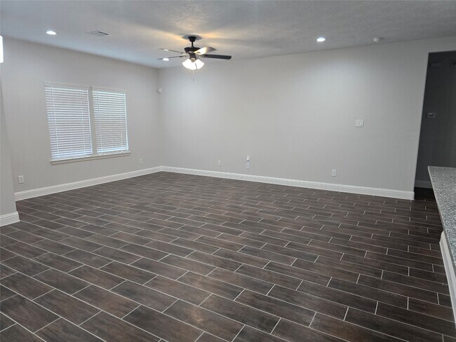 Building Photo - 213 E Adoue Ave