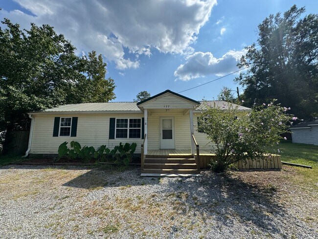 Primary Photo - 3/2 House in Armuchee- $1,295