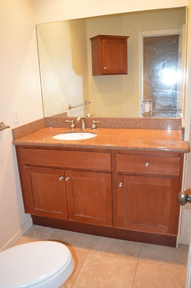 Building Photo - 1 Bedroom Condo in Mission Hills