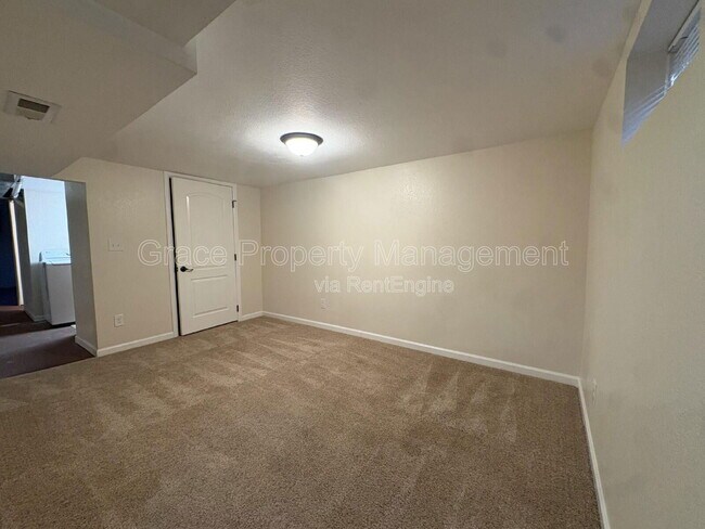 Building Photo - 3183 Vaughn St