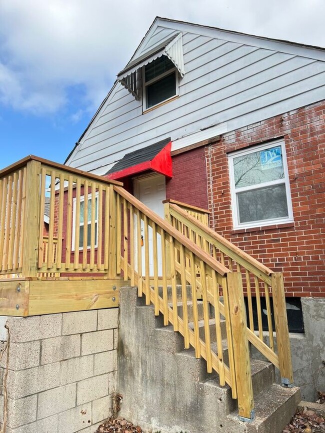 Building Photo - "HURRY HOME TO THIS BEAUTIFUL RED DOOR, BR...