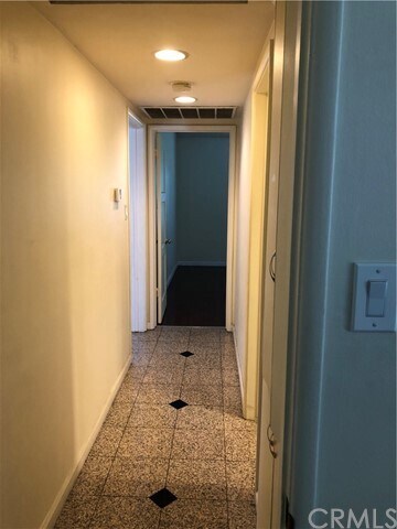 Building Photo - 8943 Beatrice Pl