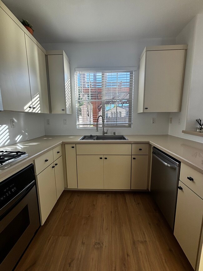 Building Photo - 2727 Bellezza Dr