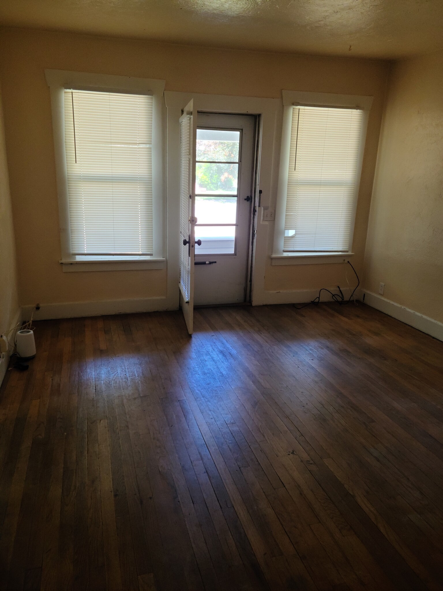 Building Photo - 345 S 9th Ave