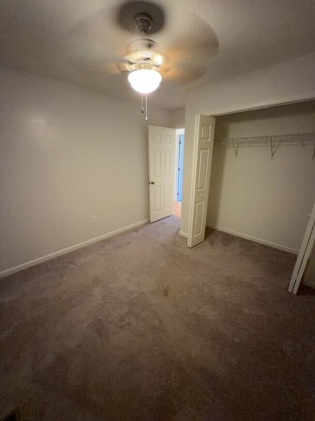 Building Photo - 100 Kaleigh Dr