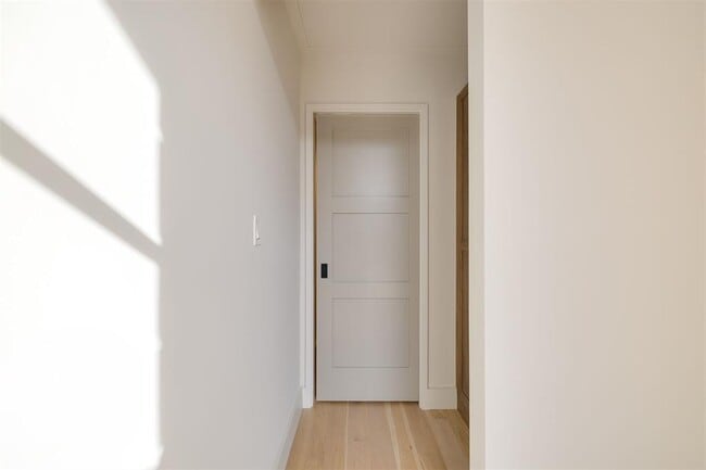 Building Photo - 1303 N Dewey Ave