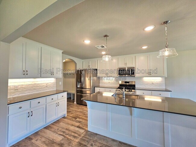 Building Photo - 3706 S 13th Pl