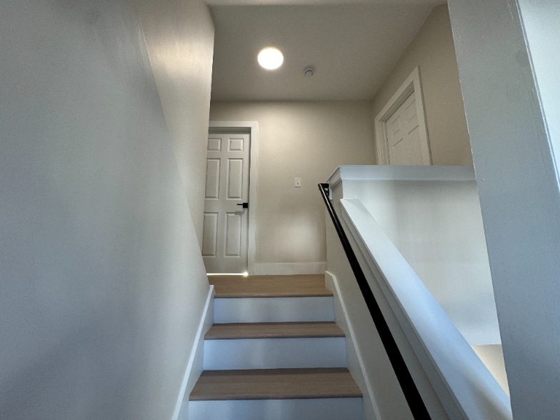 Building Photo - 19 Ringgold St