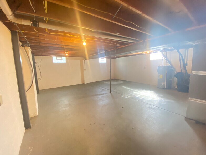 Building Photo - 111 Hickman Ave