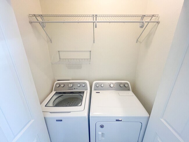Building Photo - 1735 Pinon Dr
