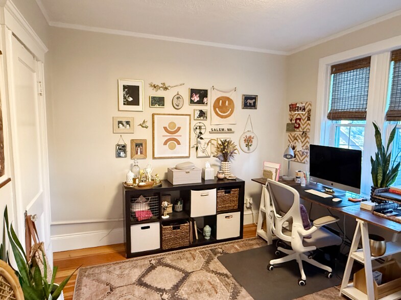 Building Photo - 25 Roslyn St