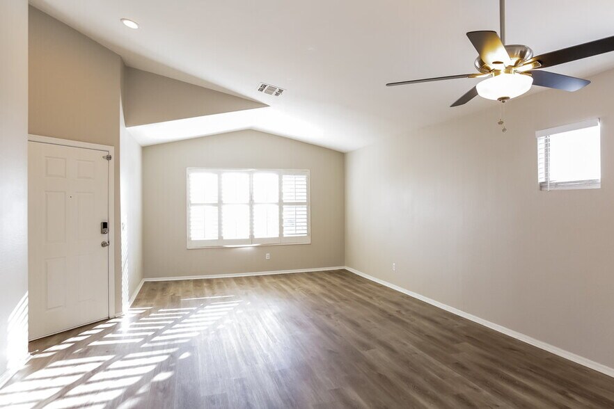 Building Photo - 8256 N 112th Ave