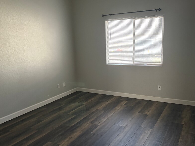 Building Photo - 8105 W Beck Ln