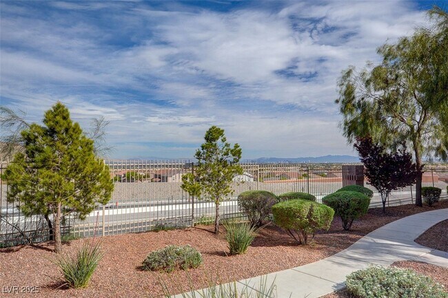 Building Photo - 10550 W Alexander Rd