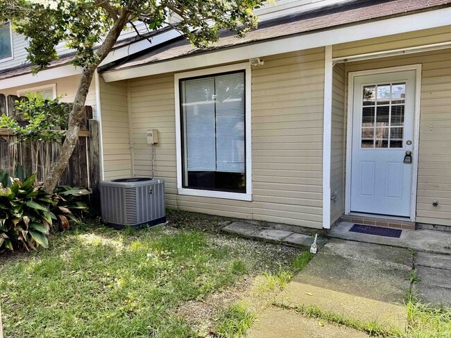 Building Photo - 9645 Siegen Ln