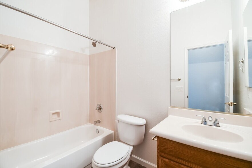 Building Photo - 2107 S Sabrina
