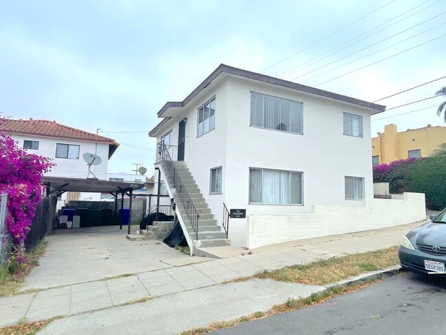 Primary Photo - 2568-2568 Landis St