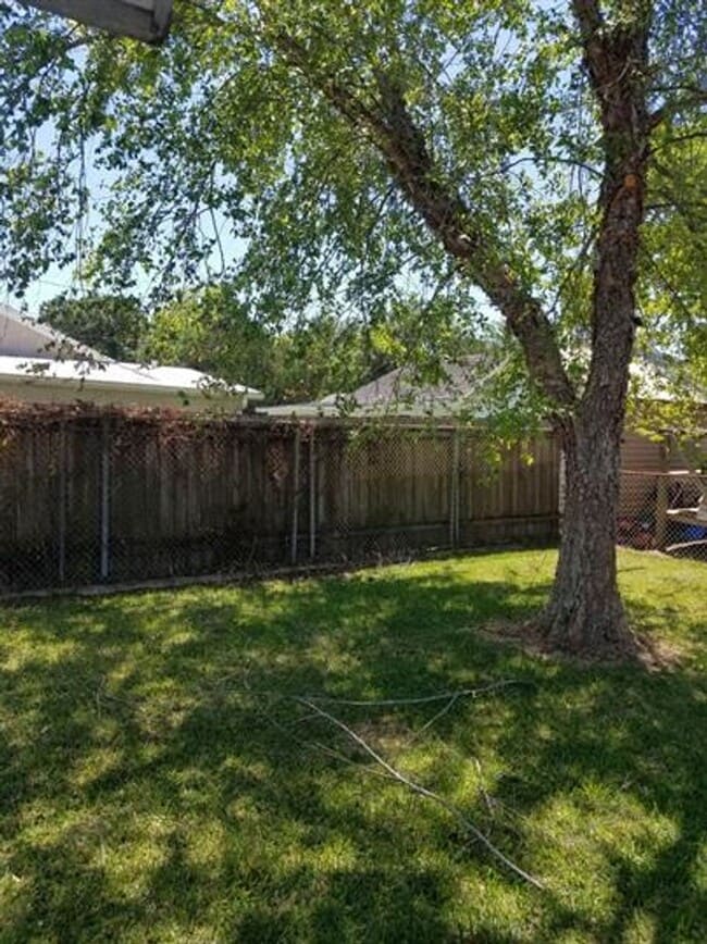 Building Photo - Spacious 3BR Home in Houma - Comfort & Val...