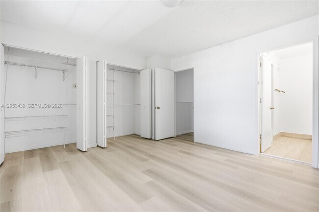 Building Photo - 2066 Madeira Dr