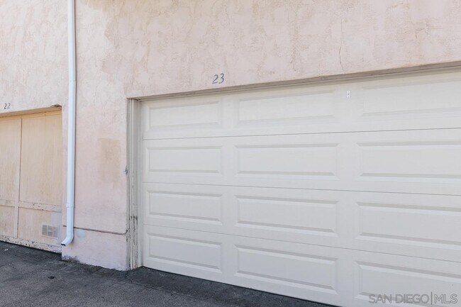 Building Photo - 4800 Williamsburg Ln