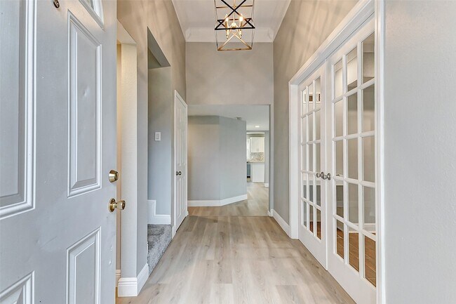 Building Photo - 1727 Cloister Dr