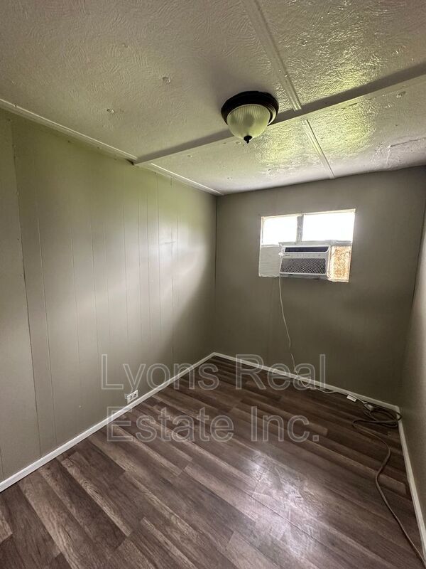 Building Photo - 8086 Heck Dr