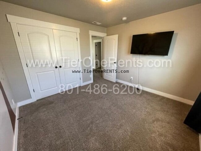 Building Photo - No deposit option for qualified renters
