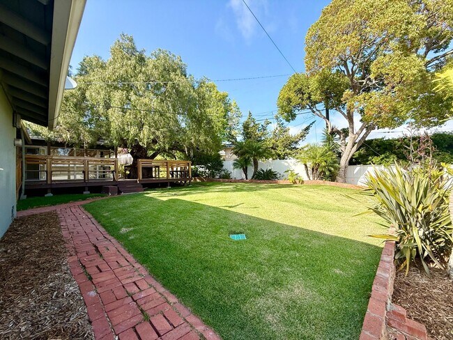 Building Photo - Beautiful 3BR/3BA Point Loma Home with Vaulted Ceilings & Central AC