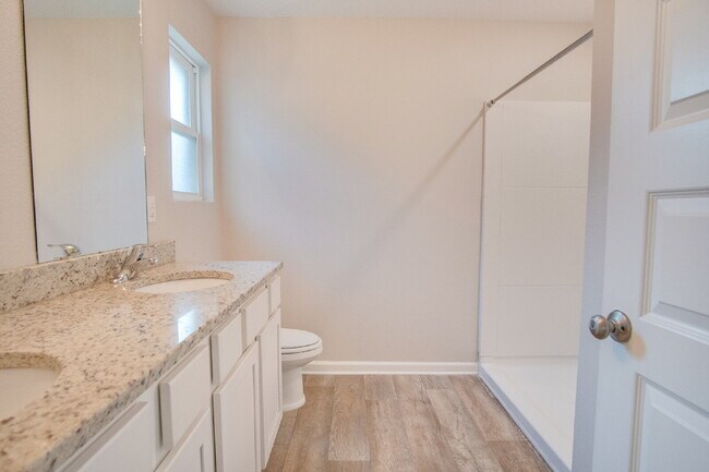 Building Photo - Lakeshore Preserve 3BR Home with Garage – Pet Friendly