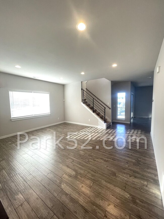 Building Photo - $250 Off 1st Full Month’s Rent! Beautiful ...