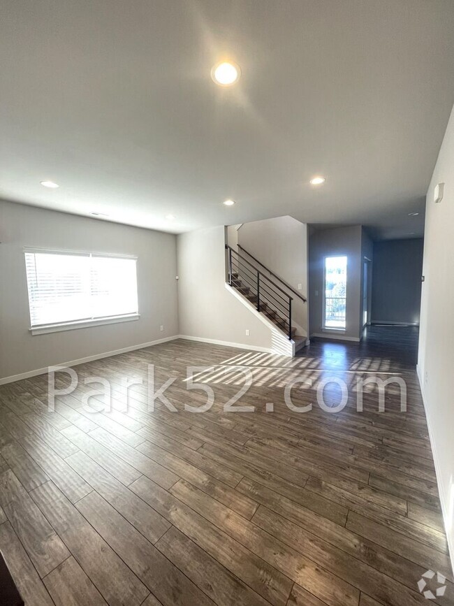 Building Photo - $250 Off 1st Full Month’s Rent! Beautiful ...