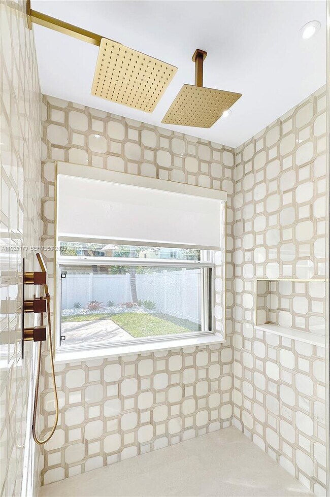 Building Photo - 600 Stanton Dr