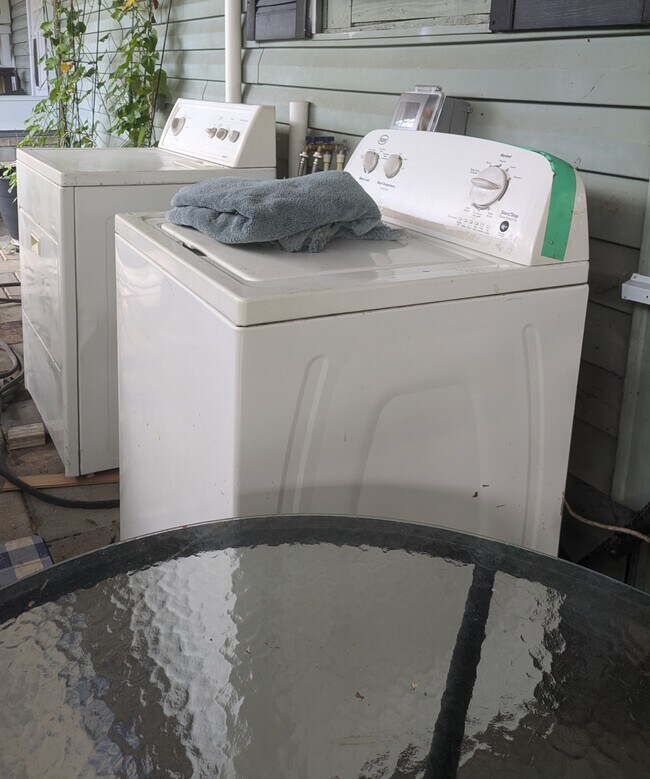 Building Photo - 9838 Lake Dr