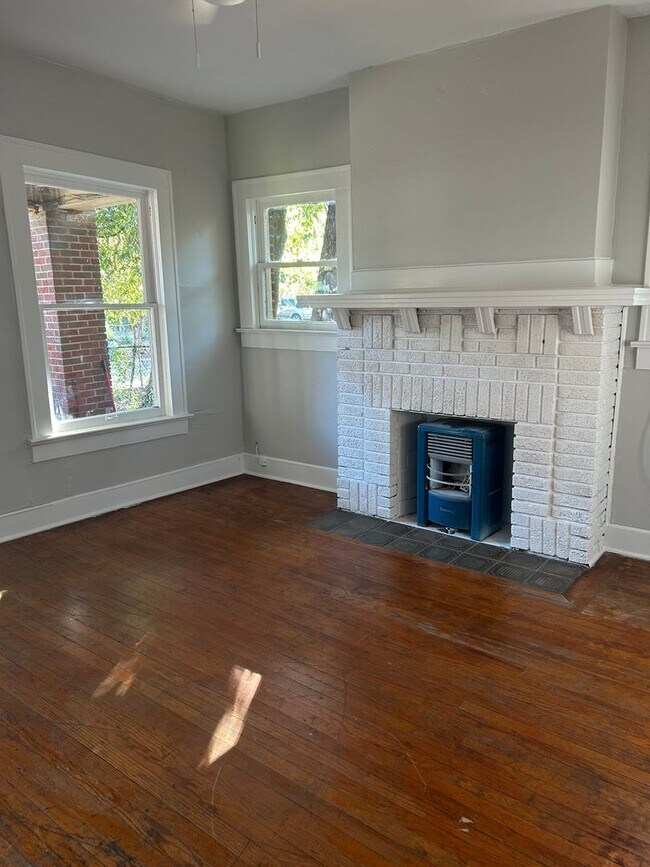 Building Photo - 909-911 Sunset