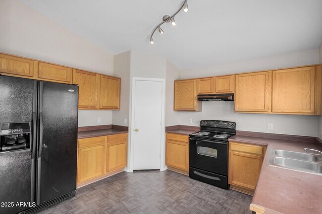 Building Photo - 22813 W Gardenia Dr