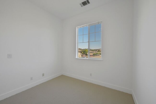 Building Photo - 12 Merrydale Ct