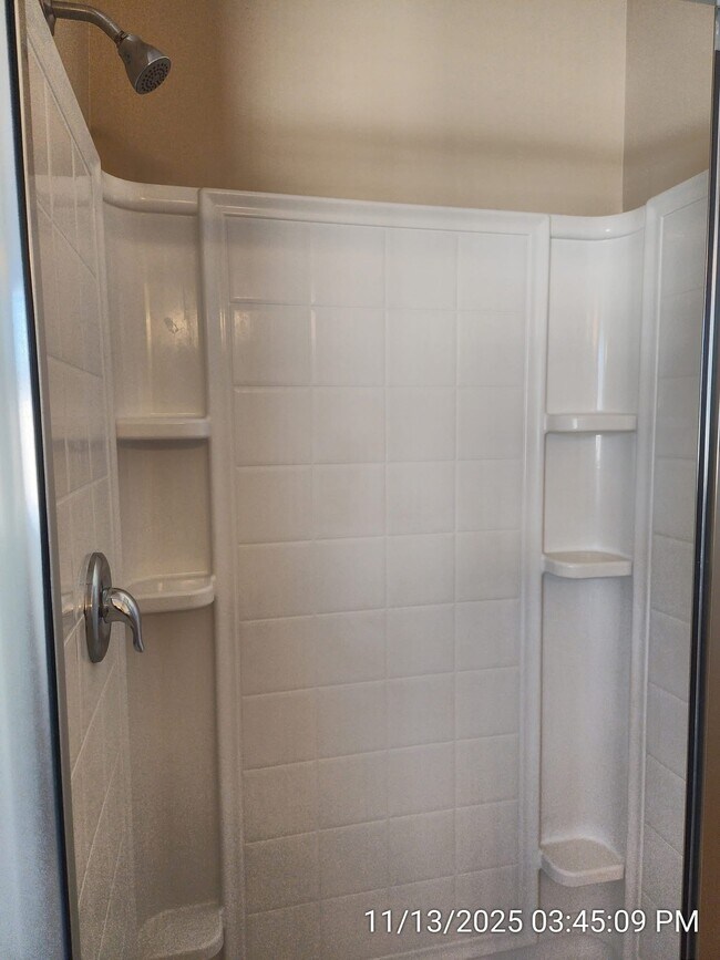 Building Photo - 641 Red Oak Ln