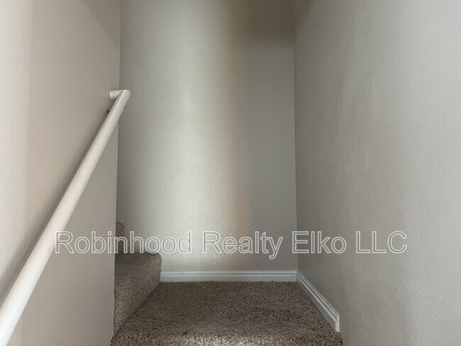 Building Photo - 1640 Winchester Dr