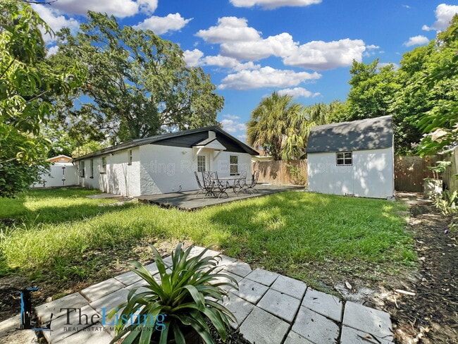 Building Photo - 1716 W Nassau St