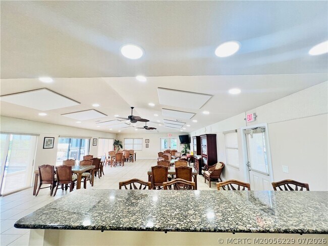 Building Photo - 4250 N Hwy A1A