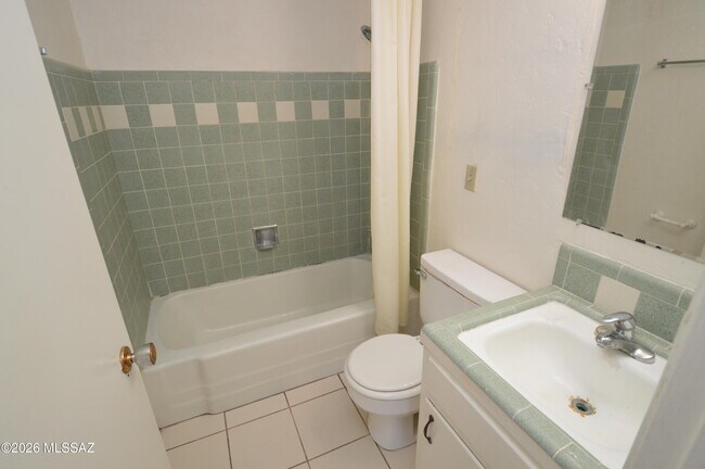 Building Photo - 3529 E Florence Dr
