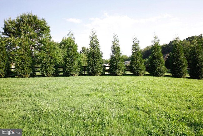 Building Photo - 5569 Jamisons Farm Dr