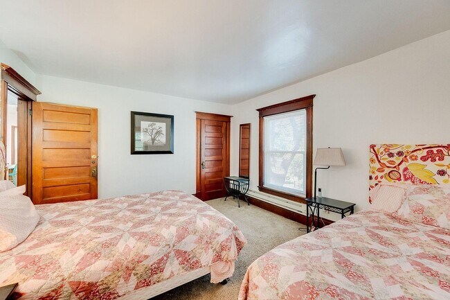 Building Photo - 2501 Emerson Ave S