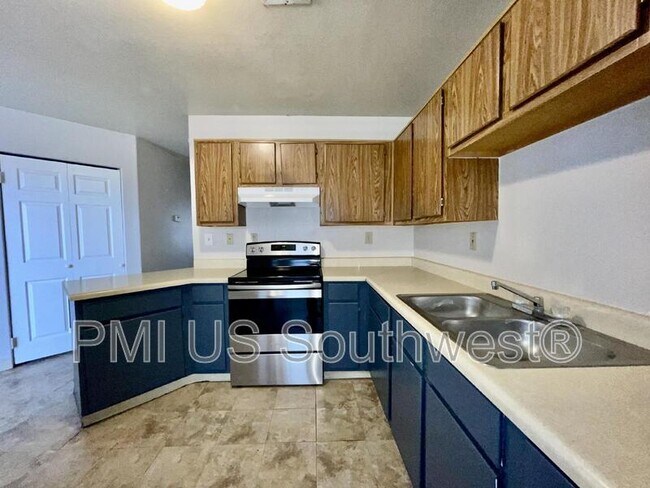 Building Photo - 8132 E Lakeshore Dr