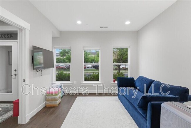 Building Photo - 42392 Soave Dr