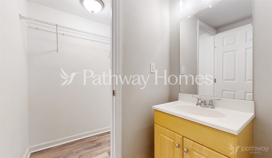 Building Photo - 10891 Knotty Pine Pl