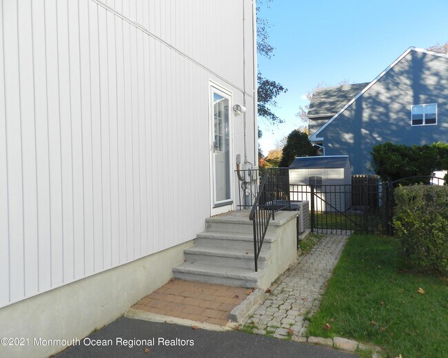 Building Photo - 153 Airsdale Ave