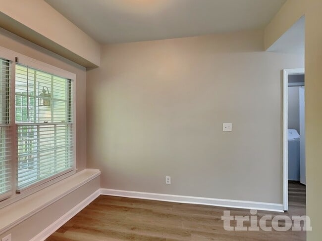 Building Photo - 4390 Pinewalk Dr