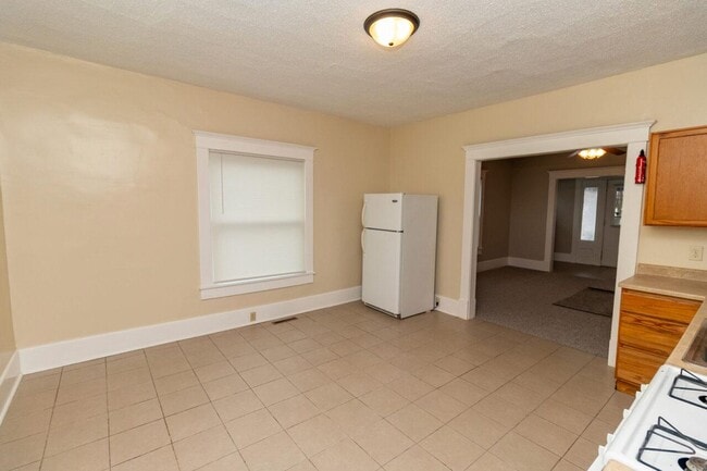 Building Photo - 1219 S Main St