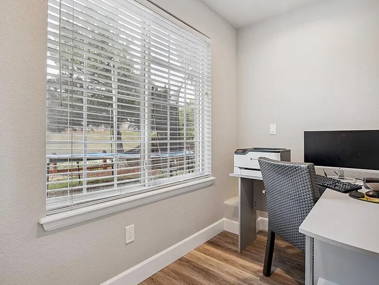 Building Photo - 3266 Willowrun Dr